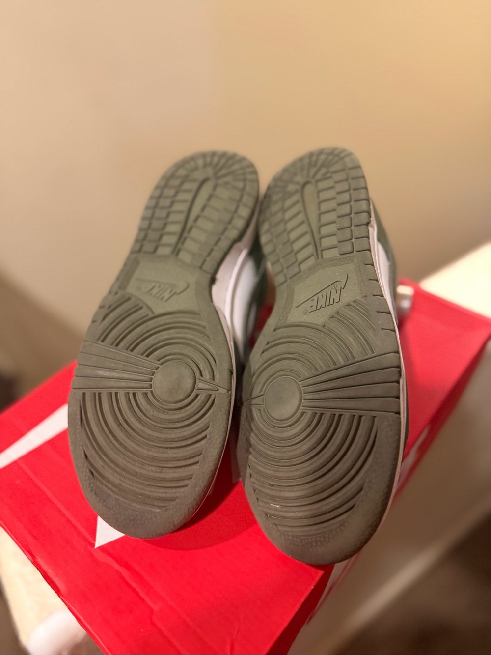 Women's Nike Dunk Low Medium Olive - Picture 2 of 3